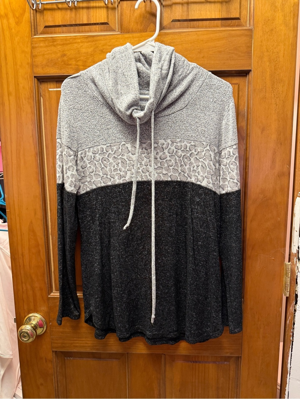 Market & Spruce Gray and Black Cowl Neck Colorblock Sweater #B